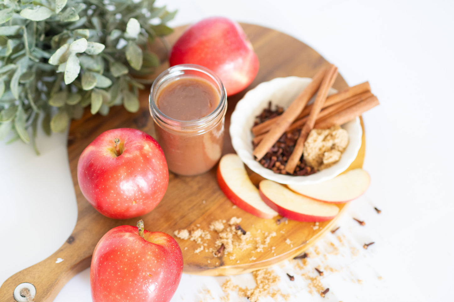 Apple Butter: The Perfect Fall Spread (Sweet & Smooth)