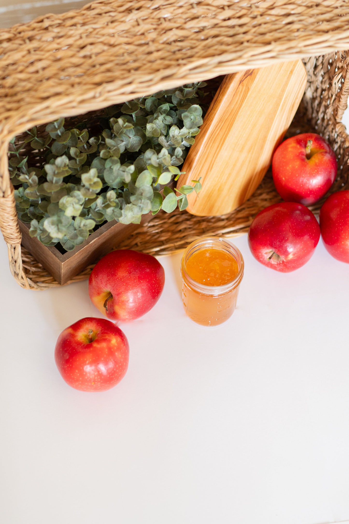 Apple Jelly: Our Homemade Sunshine in a Jar